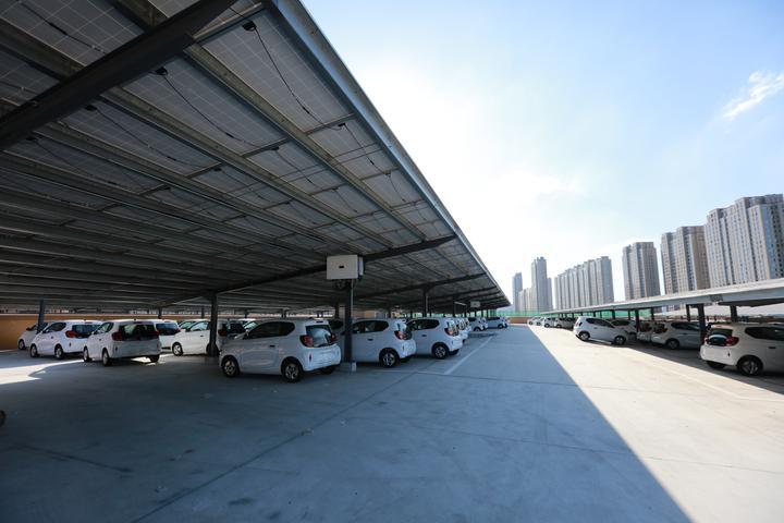 屋顶发电棚下停车：宁波最大的屋顶光伏停车棚投用（光伏投资）-波波资源网